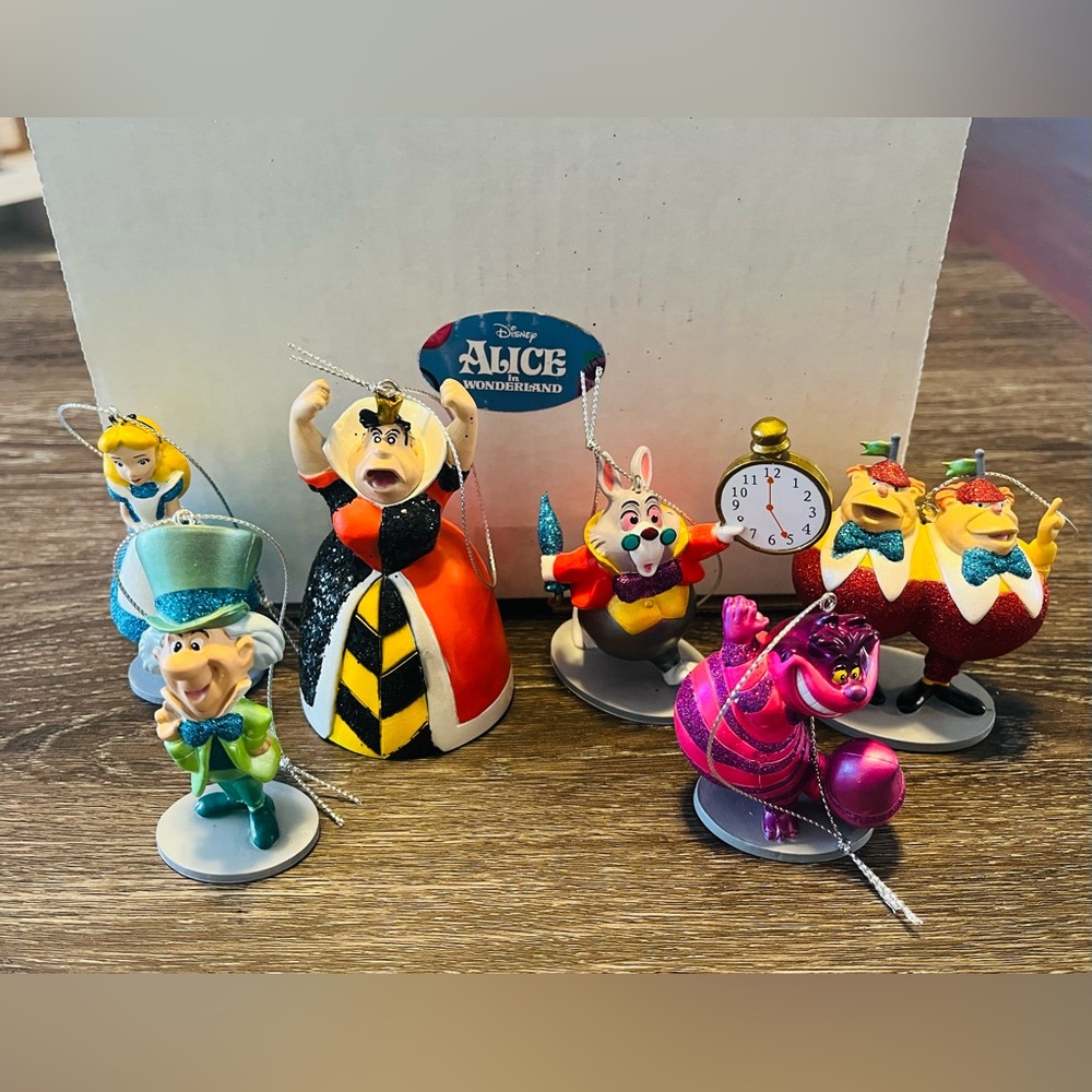 Disney Alice in Wonderland Ornament Set